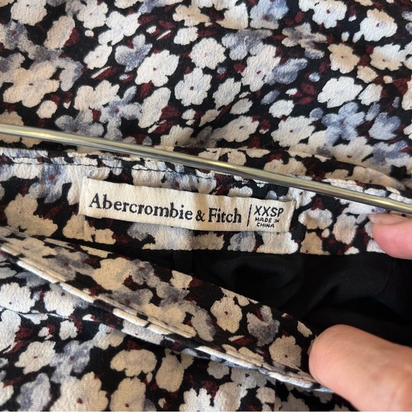 Abercrombie & Fitch Floral Ruched High-Slit Midi Skirt - Picture 3 of 3